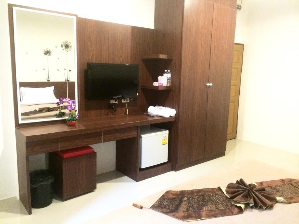 Phuthara Hostel Phuket Cameră foto